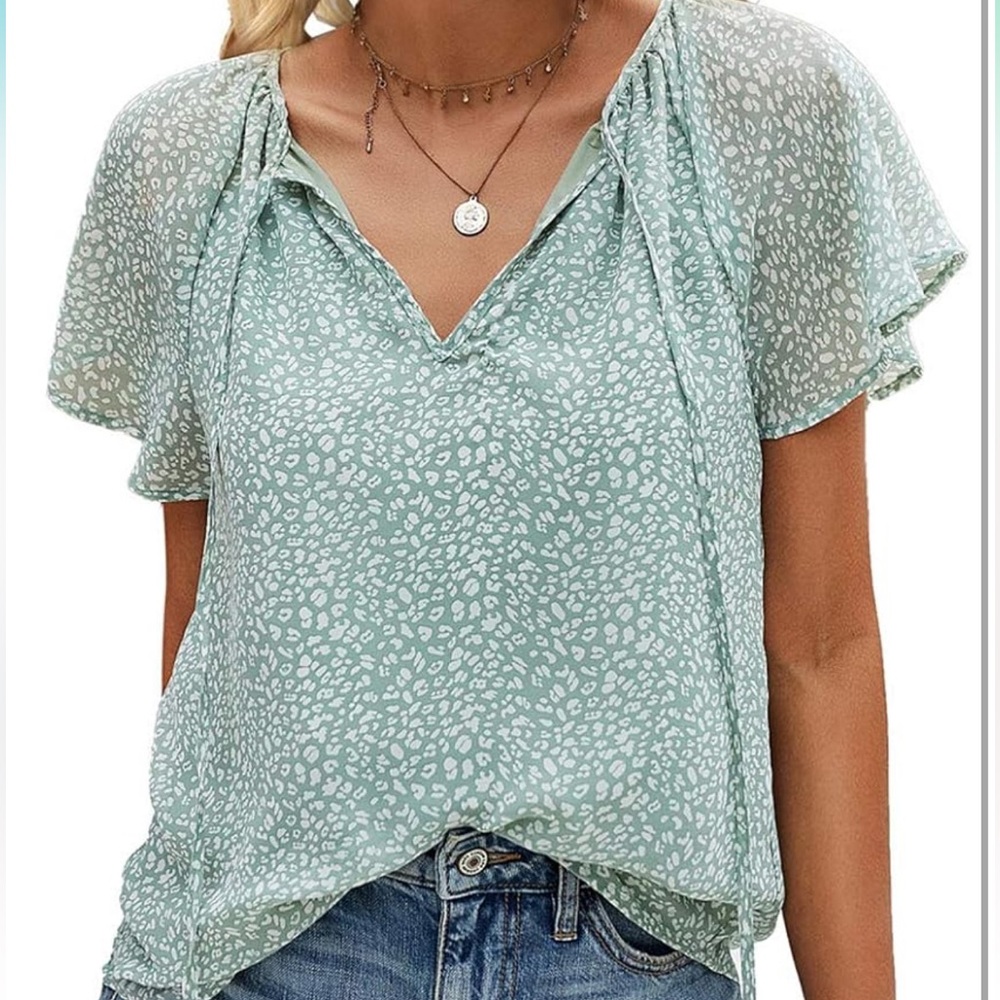 NWT IN’VOLAND Plus Size V-Neck Blouse – Green Print, Size 16